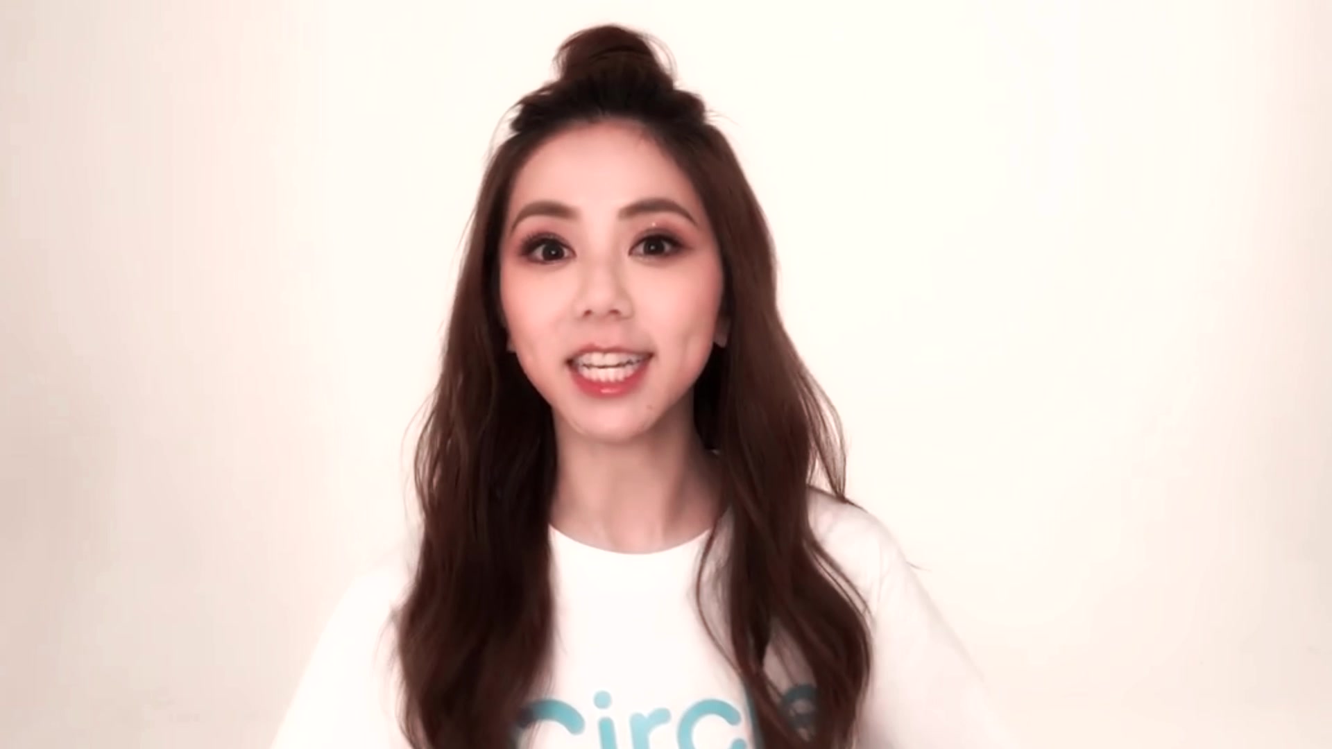 邓紫棋超甜丸子头