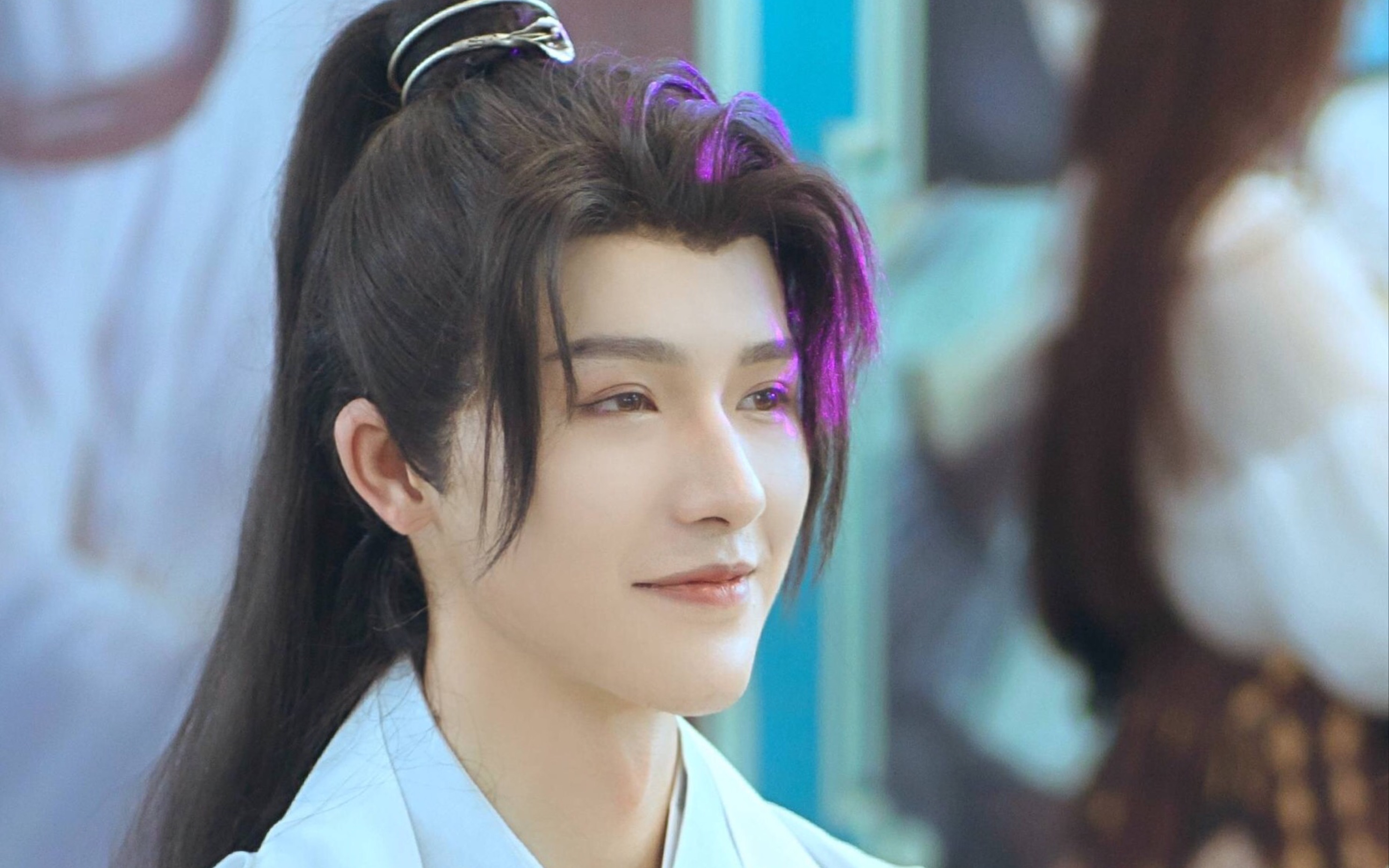 在?看仙男下凡!