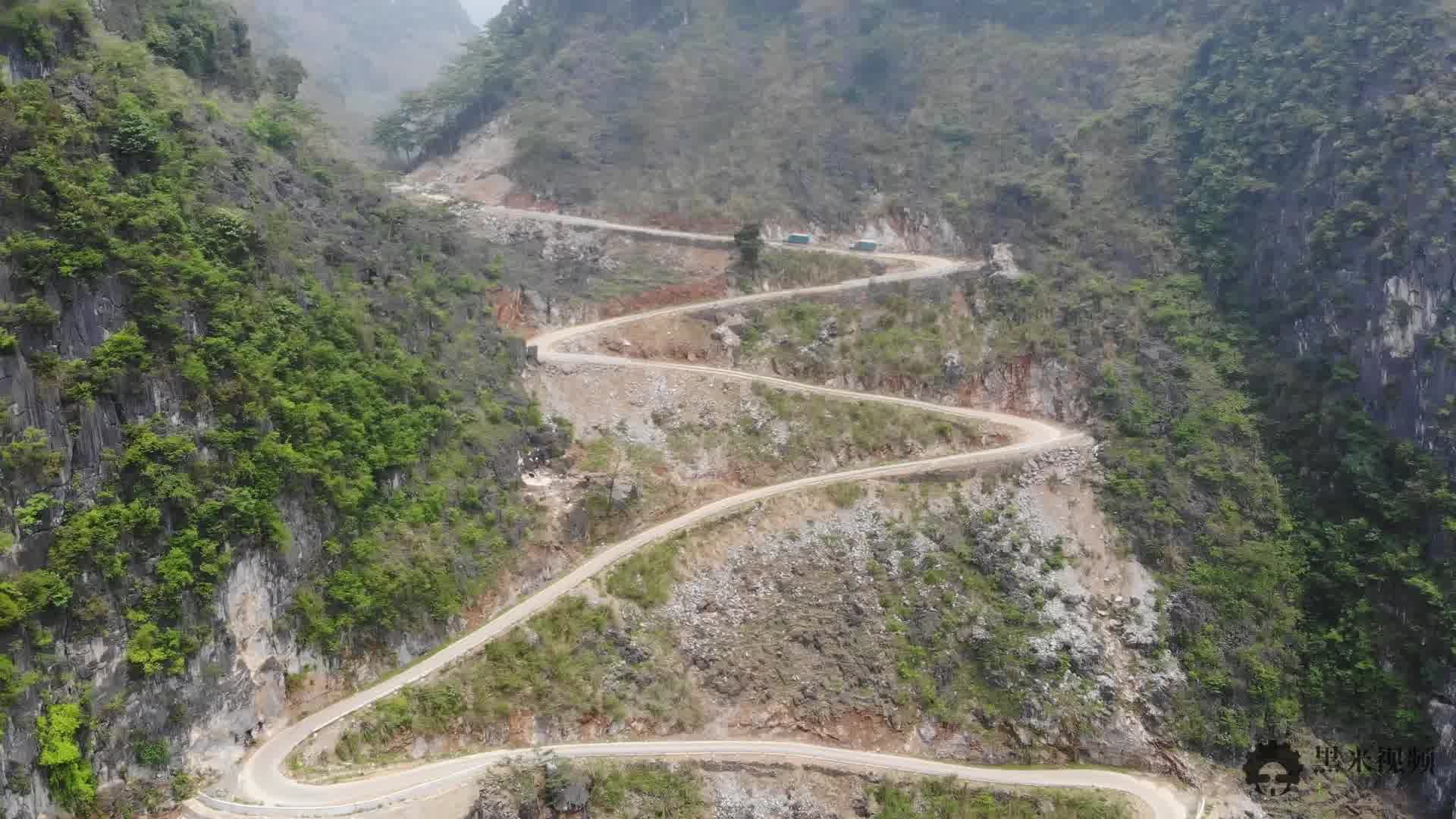 广西农村山区都是山路十八弯,这样的路好多车上不去