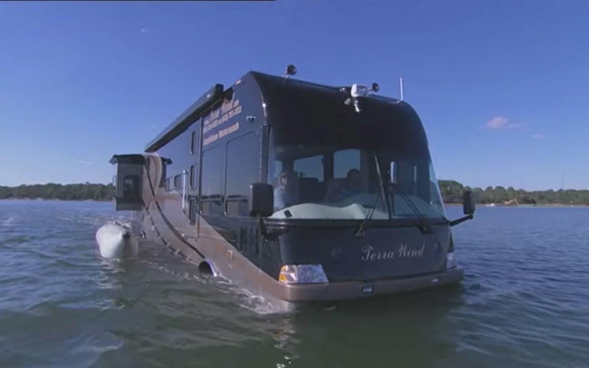 【坐着房车去旅行】可以当船使的水陆两栖房车