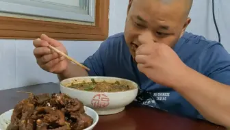今天晚饭：红烧排骨，酸辣粉