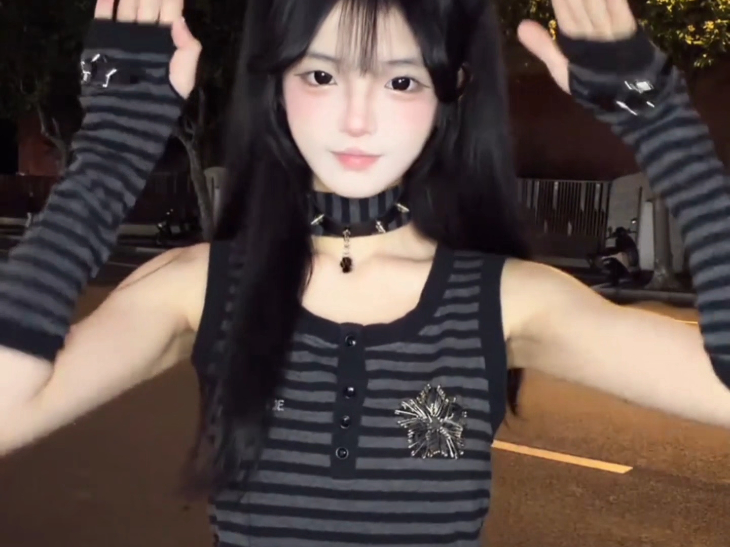 来看看《喵阿里嘎多手势舞》四个不同版本你更喜欢哪个呢