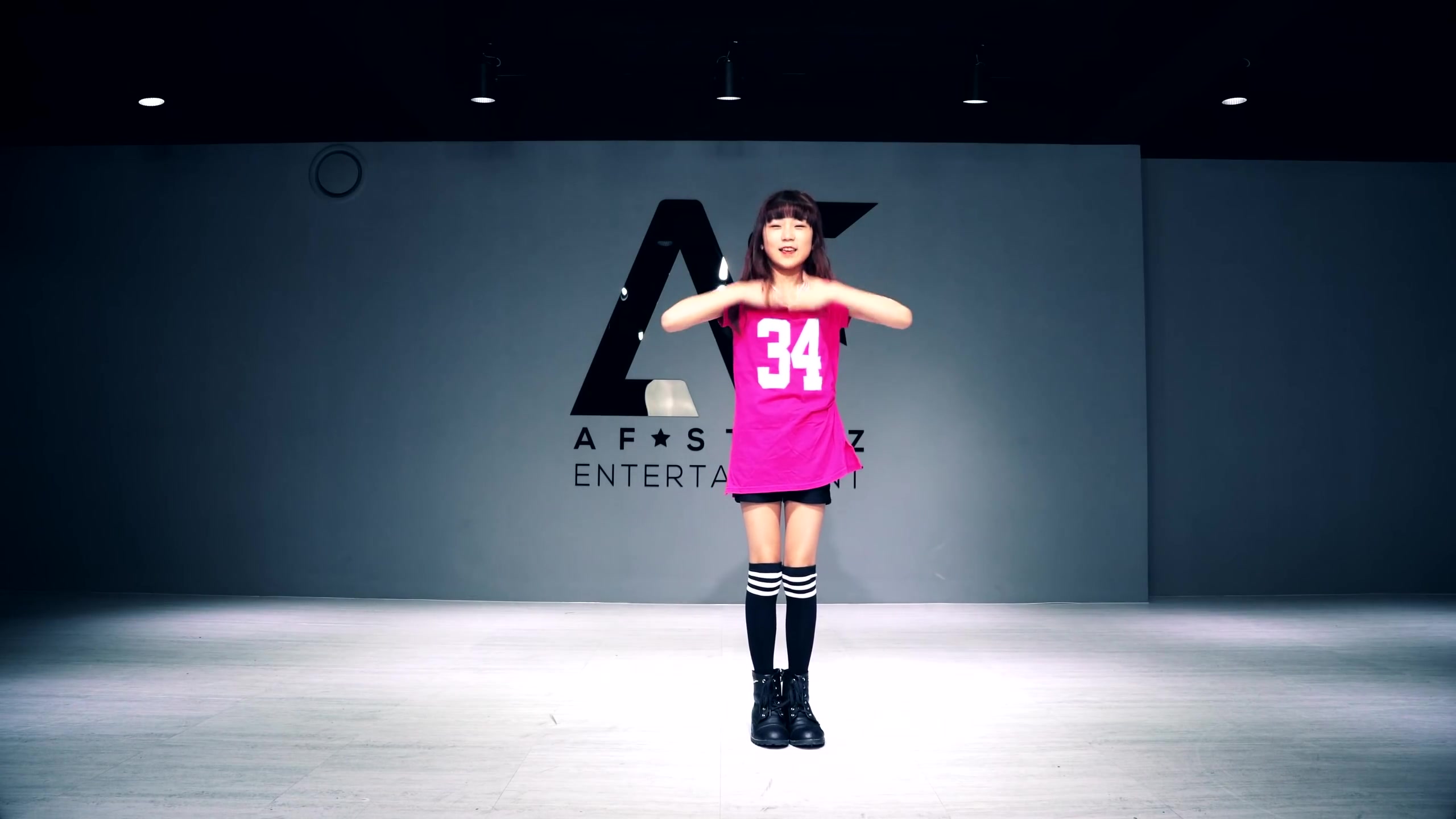 崔智友jiwootwiceonemoretime舞蹈练习室