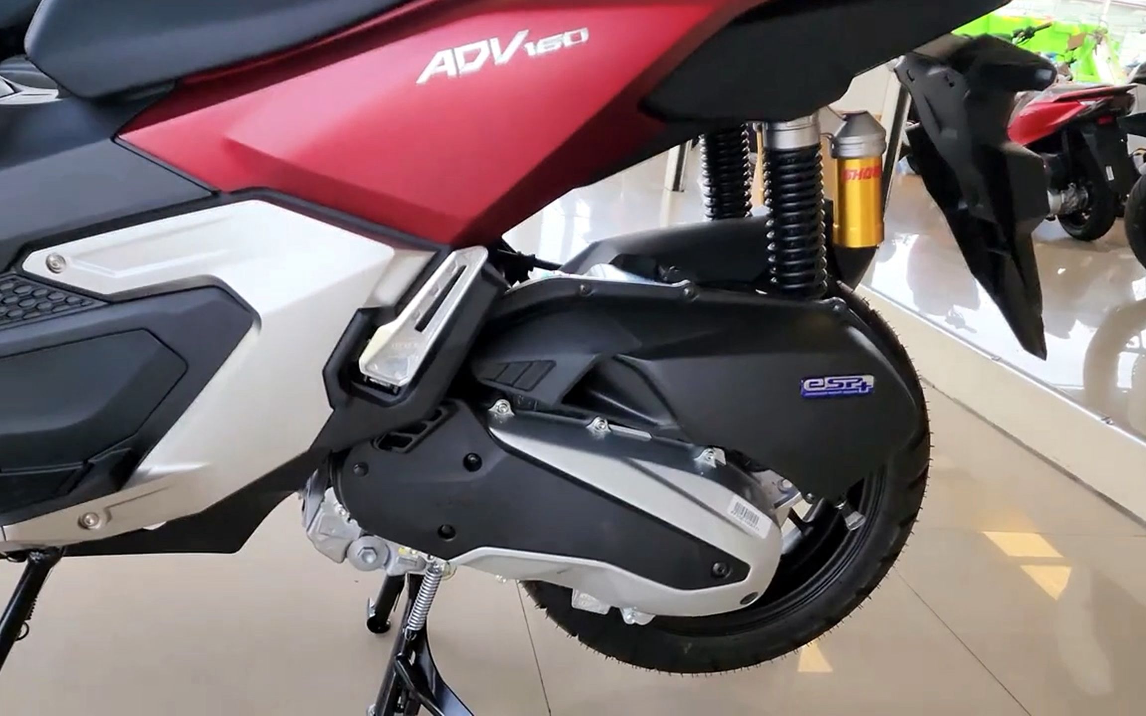 本田新款adv160,售价1.88万,高颜值配abs,油耗2.2,无钥匙启动