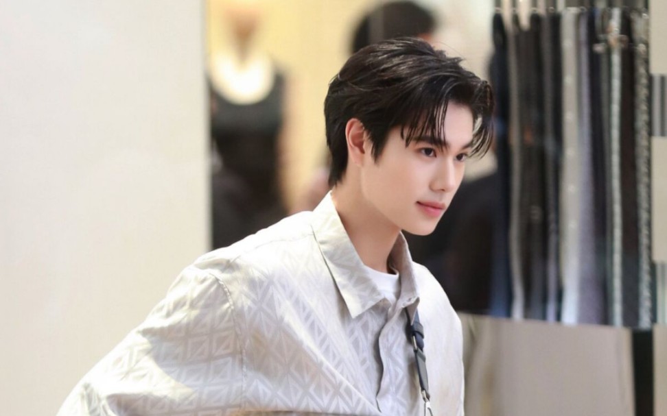 普明宝宝今晚迪奥活动帅麻了!麻麻血槽已空!