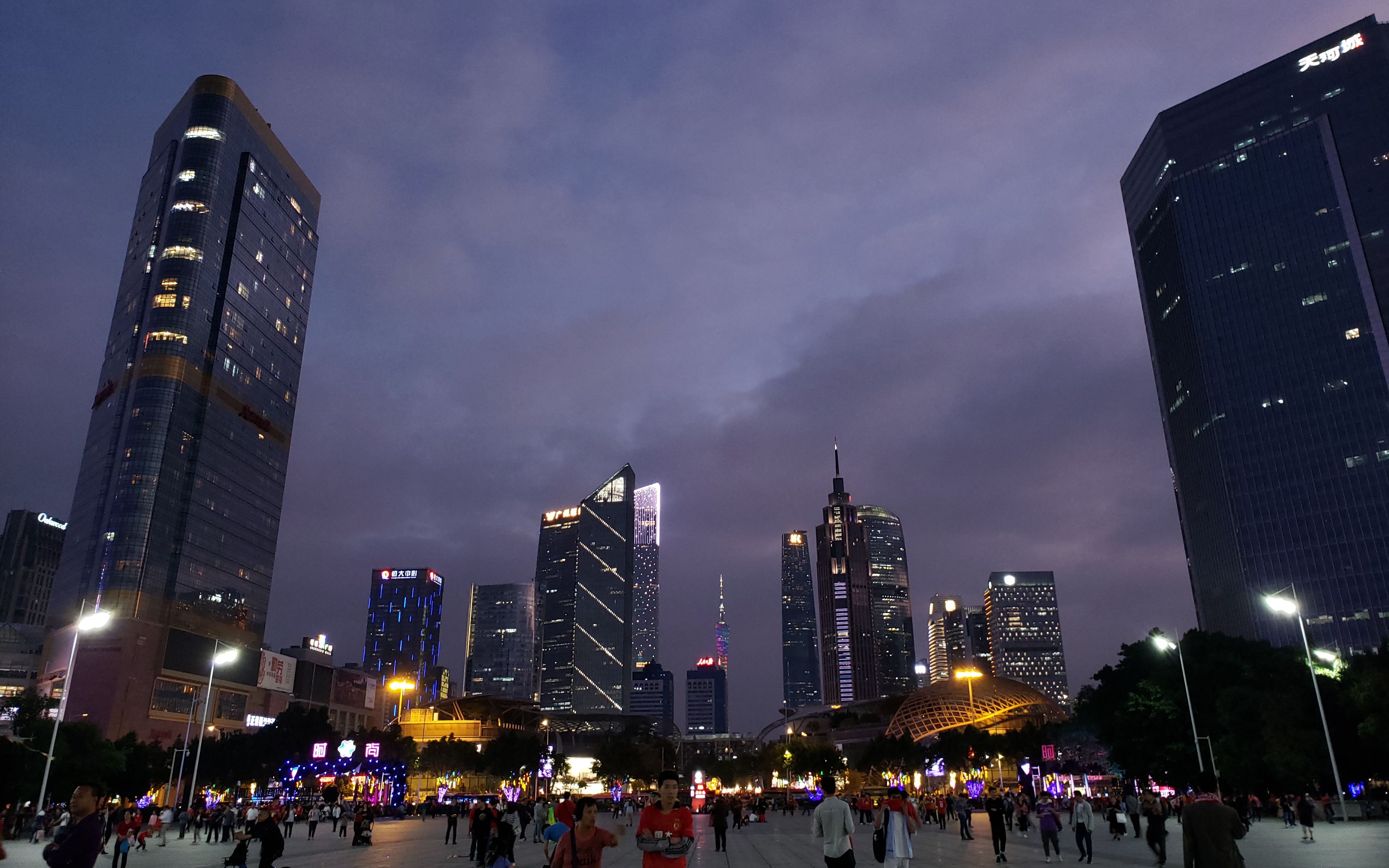 天河体育中心夜景