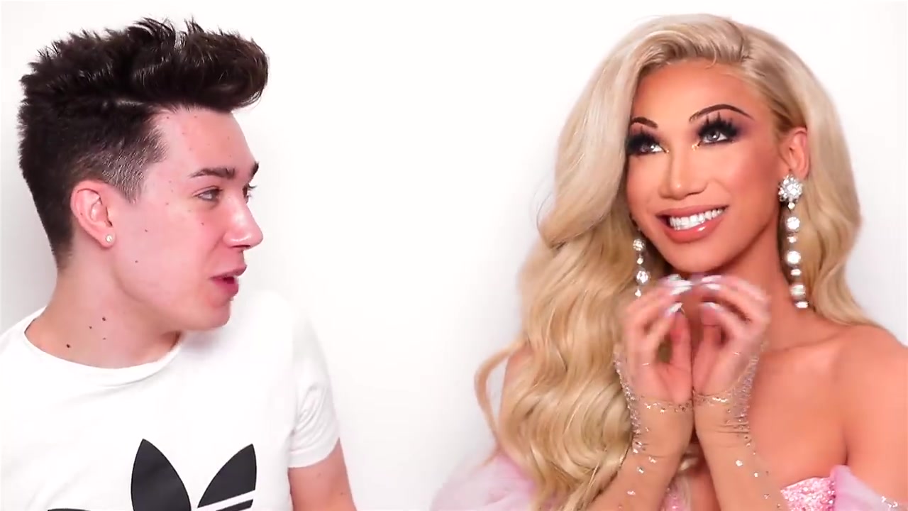 [图]【James】两个一摸一样的妆容，我都怀疑是不是一个人？？？Extreme Drag Transformation ft. Plastique Tiara