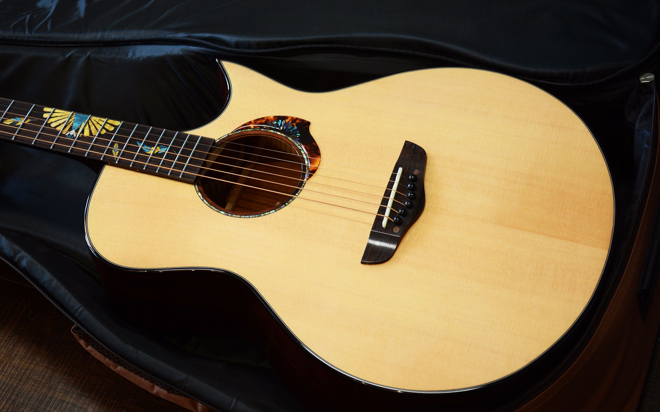 真的很香 漂亮的金丝楠镶嵌 詹尼m-33jac孔雀开屏款原木色 民谣吉他