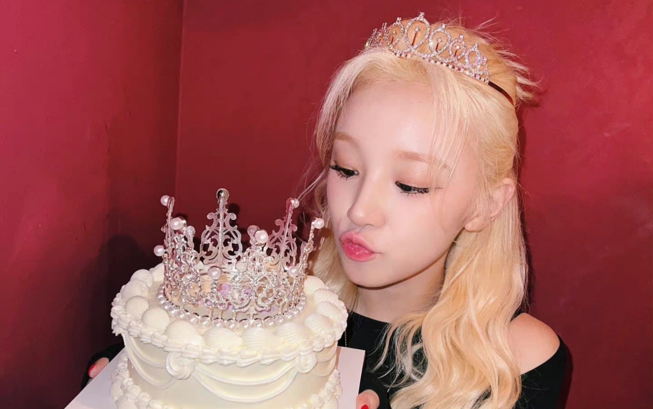 今天你生日最大!雨琦晒出庆生美照.