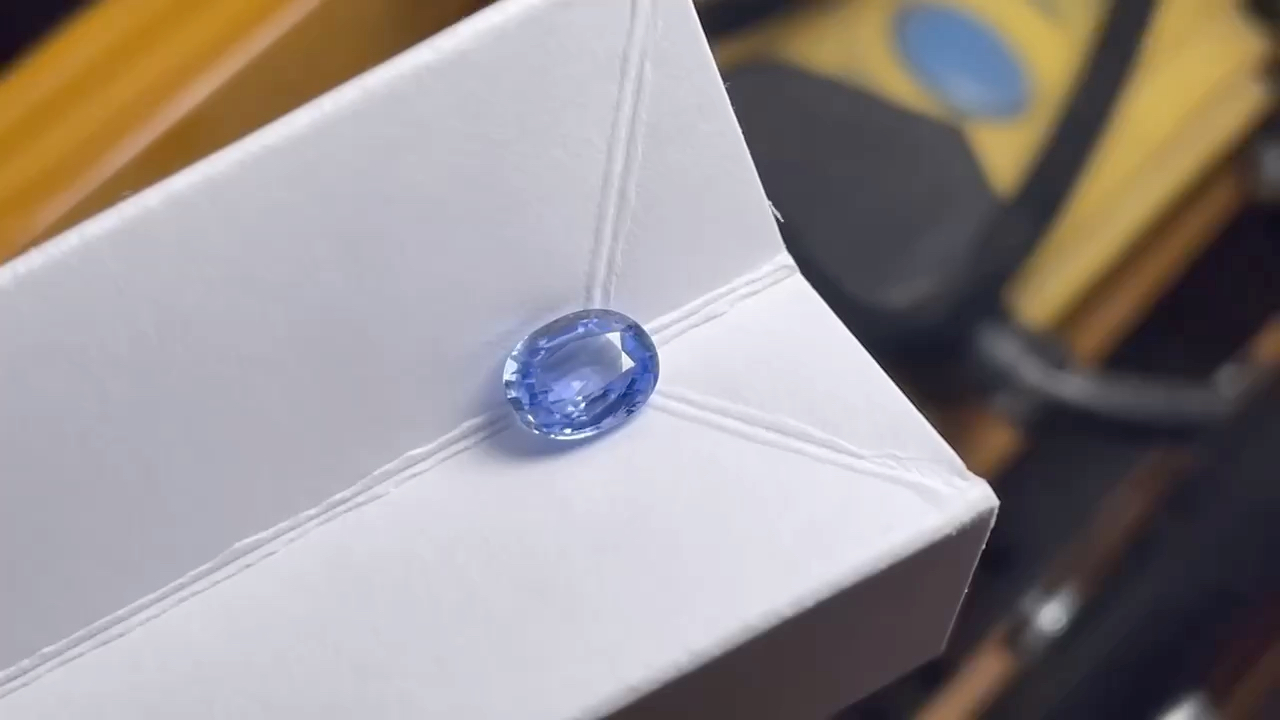 1.6克拉天然蓝宝石8*6大台面 玻璃体 很干净整粒1999捡漏