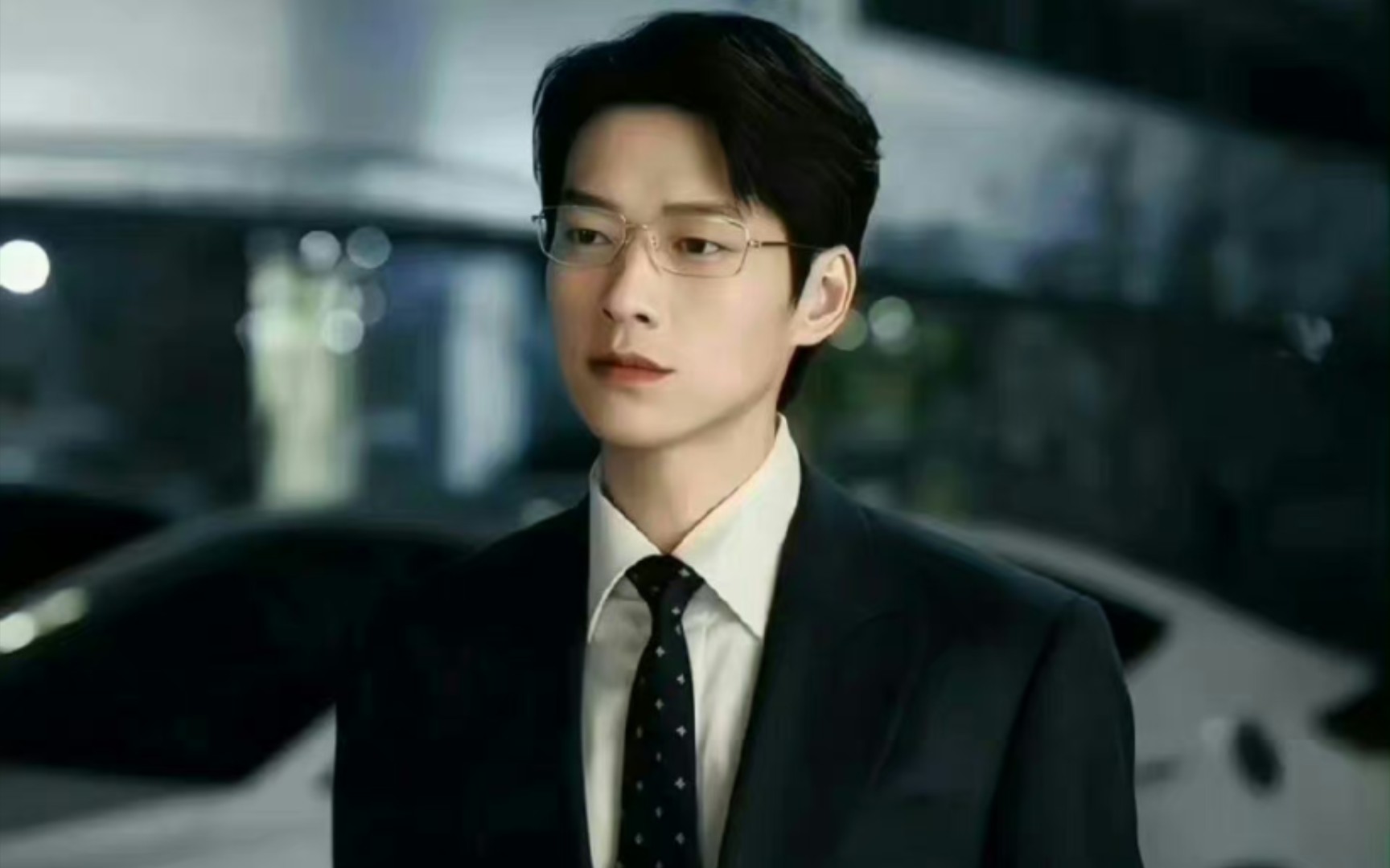 魏大勋现在是走疯逼禁欲系吗! 孟宴臣的眼神只能在许沁身上