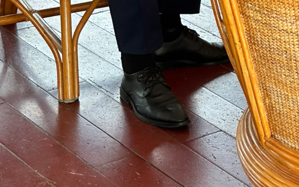黑袜子皮鞋男图片