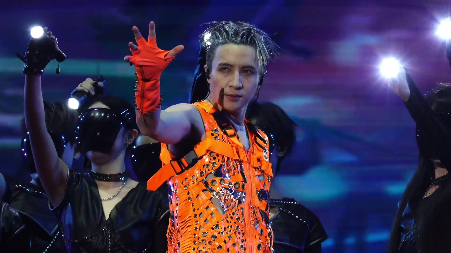 要不要一起拯救世界和小薛超人一起银河少年薛之谦西安演唱会薛之