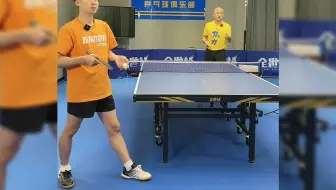 王教练方博讲发右侧旋的好处，接侧旋球的方法也一块教了