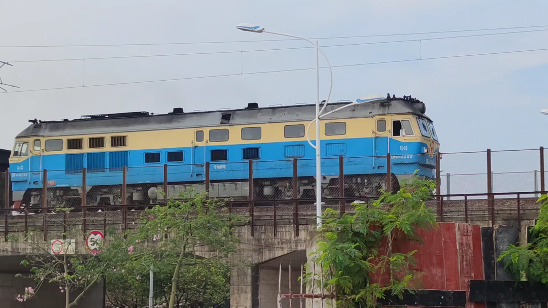 中国铁路##东风4d型内燃机车#df4_哔哩哔哩_bilibili