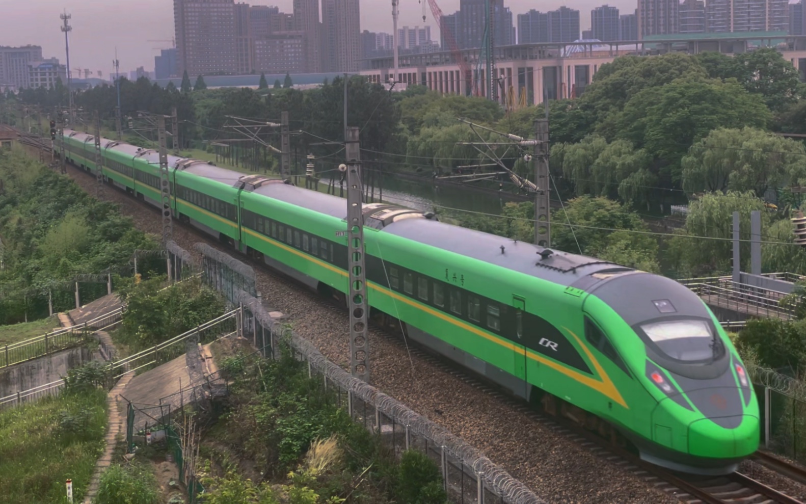 【沪昆绕行线】绿巨人cr200j牵引c495次(上海南-庆元)加速通过杭州