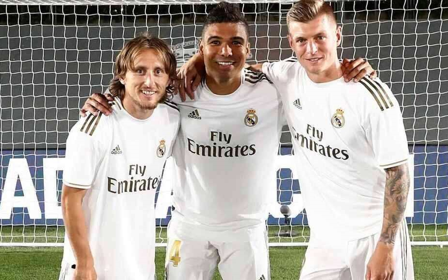 典礼中场是历史最佳中场三人组 莫德里奇 克罗斯 卡塞米罗 Modric, Kroos, Casemiro the BEST midfield trio哔哩哔哩bilibili