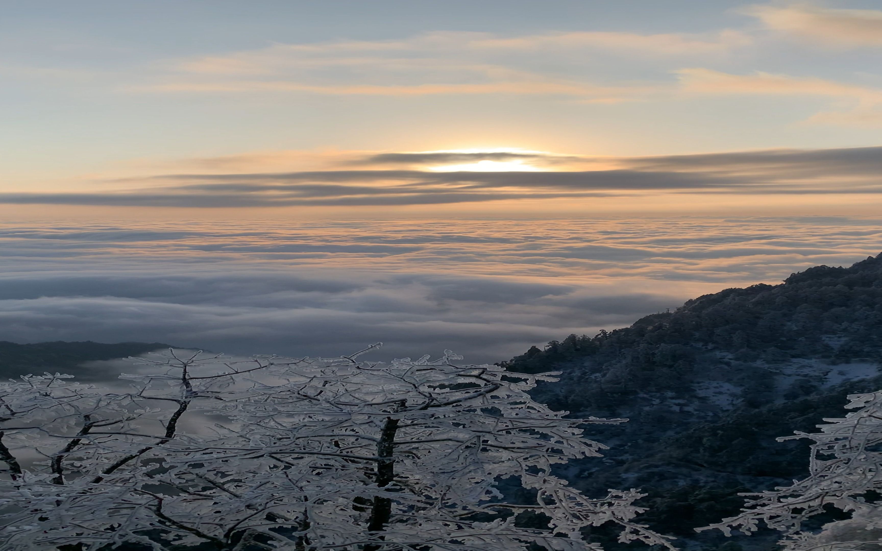 峨眉山的日出云海雾凇,绝美风景在险峰.