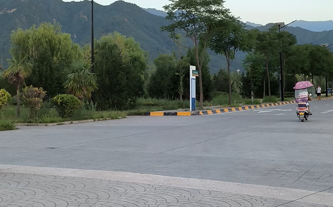 秦岭脚下,西工大校园看过去美如画