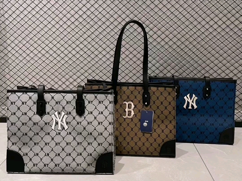mlb新款老花满标字母托特包 上身超级好看 氛围感拉满颜色:灰色/棕色/