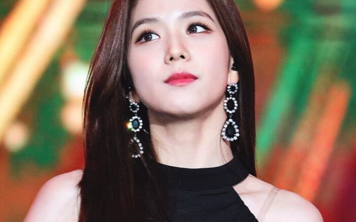 人间四月金智秀,人间芭比,你更喜欢哪一款呢