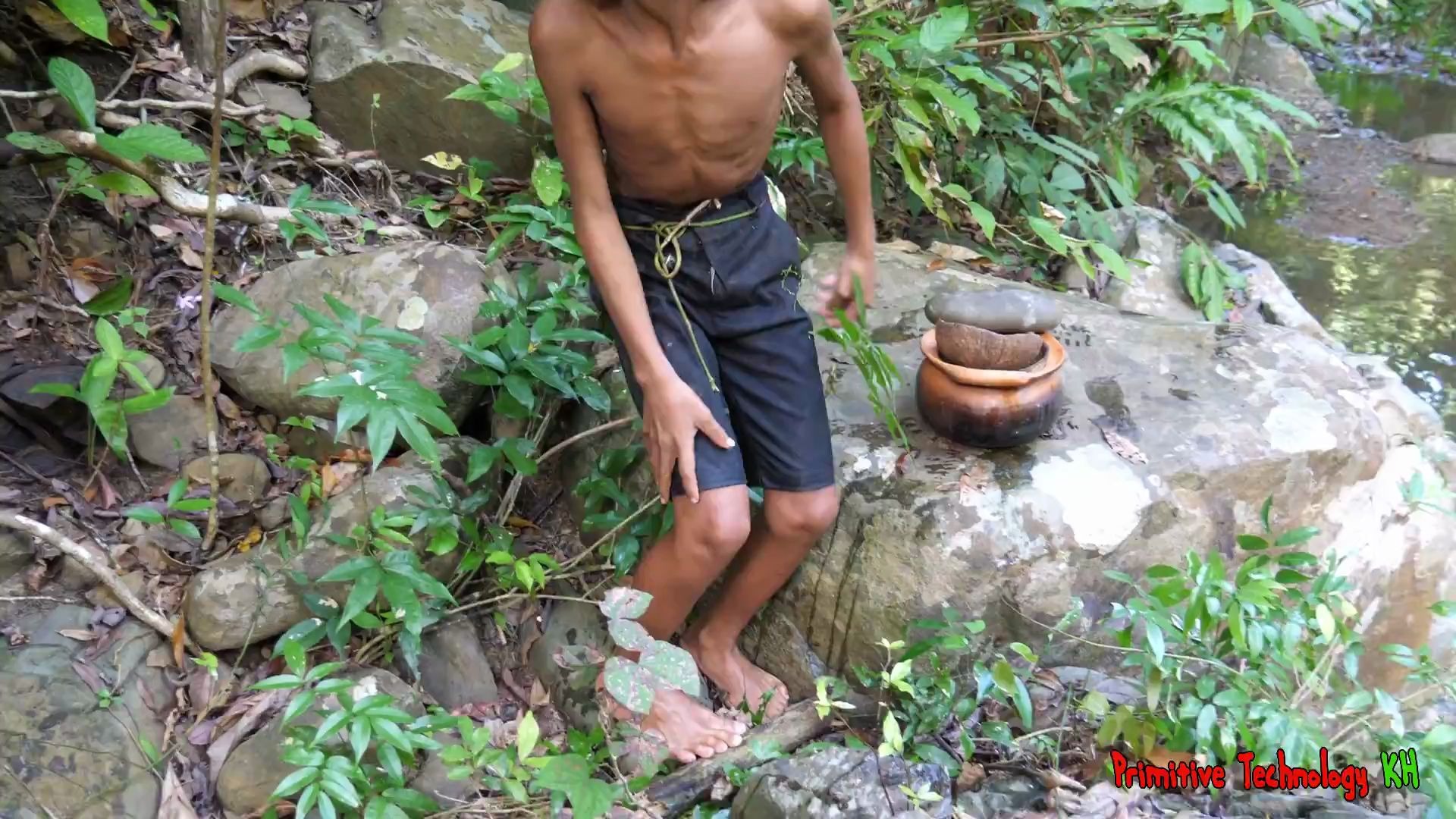 [图]Primitive Technology - Eating delicious - Find and cooking Snail #103