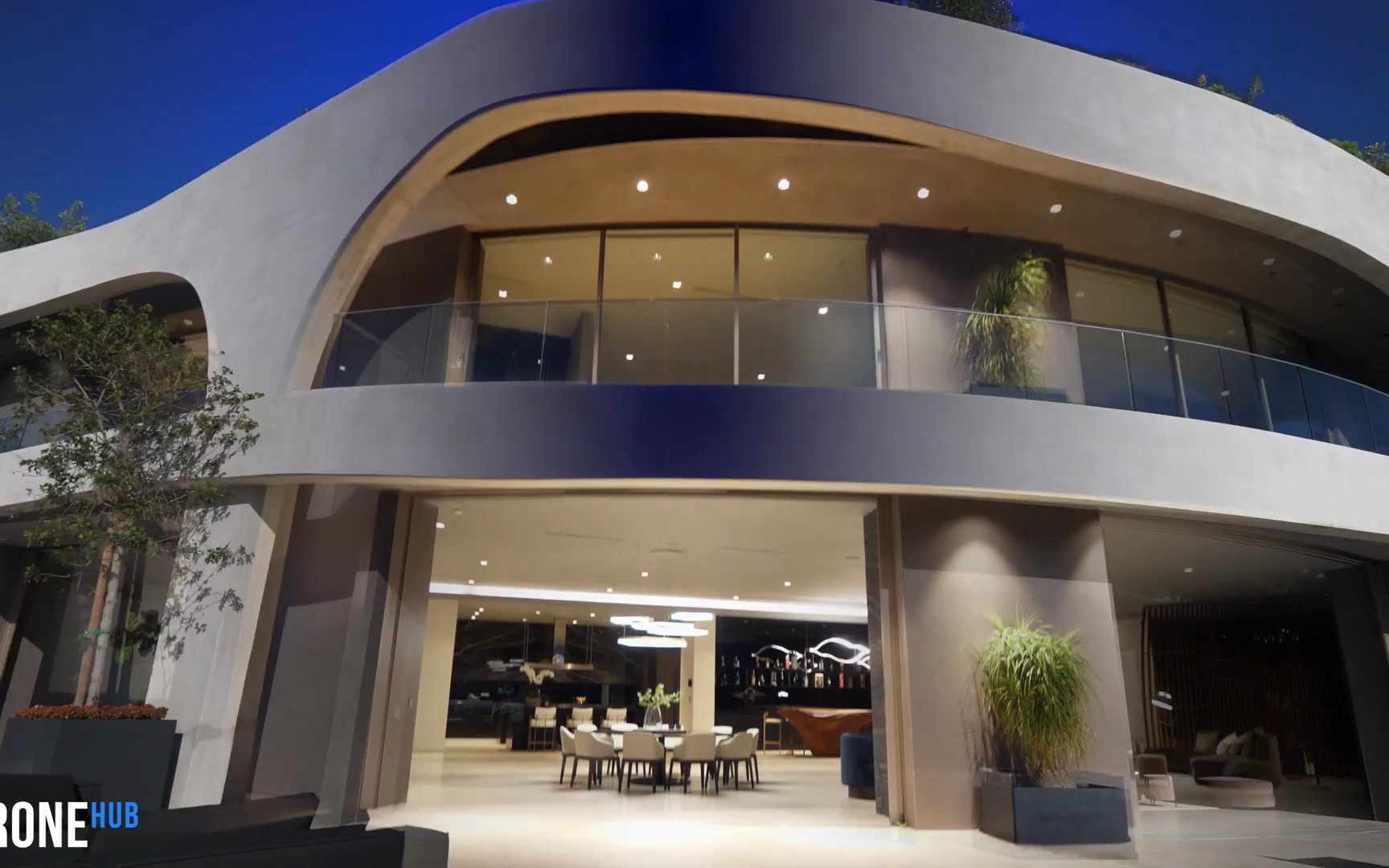 超现代超酷的绝对无敌风景的圆形顶级别墅