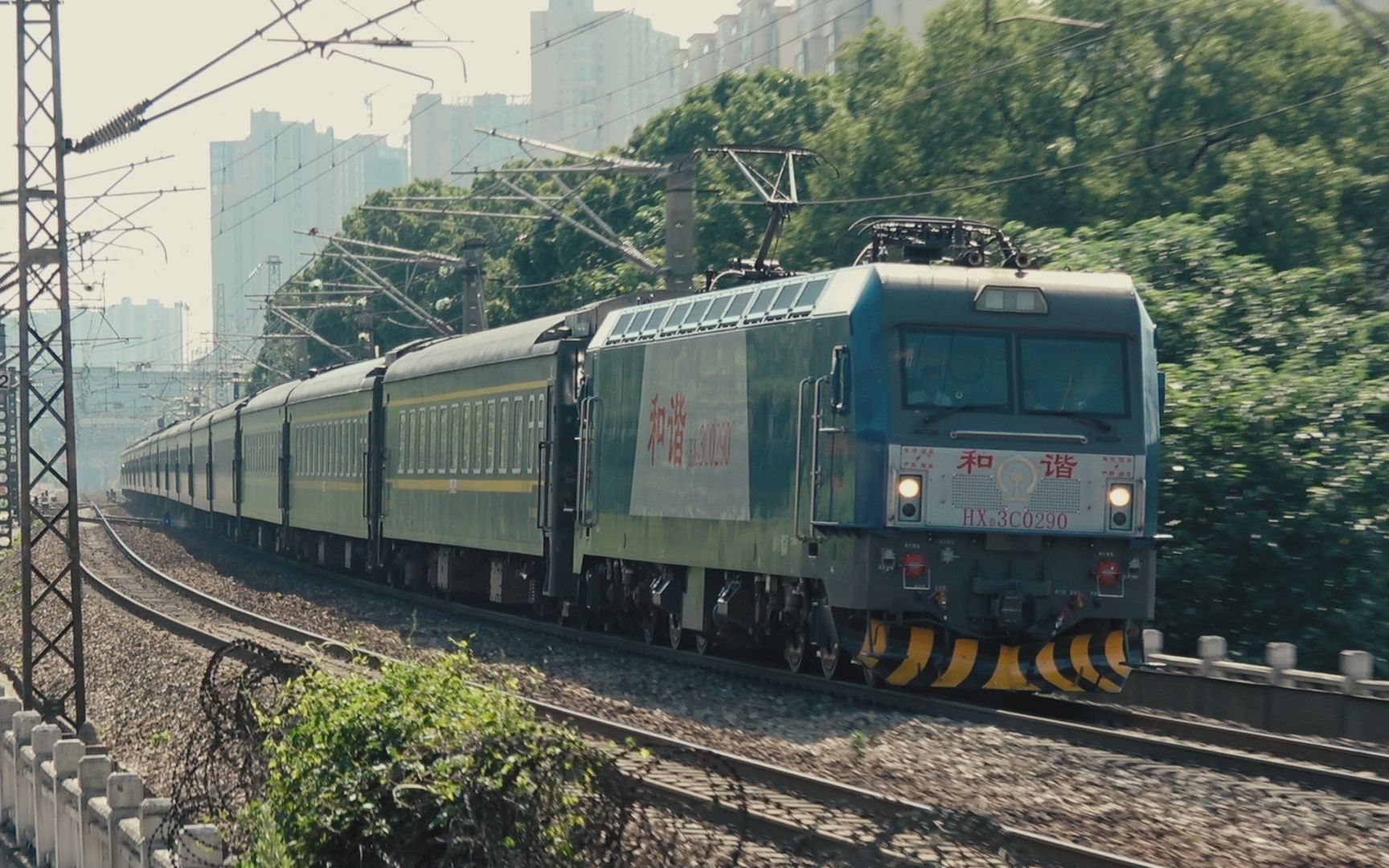 [火车]hxd3c 25g[k535] 洛阳-深圳 广铁新开铺下行_哔哩哔哩 (゜-゜)