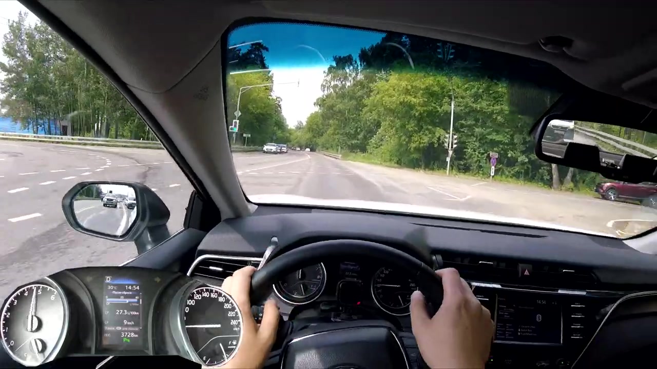 丰田 凯美瑞 s 主视角驾驶