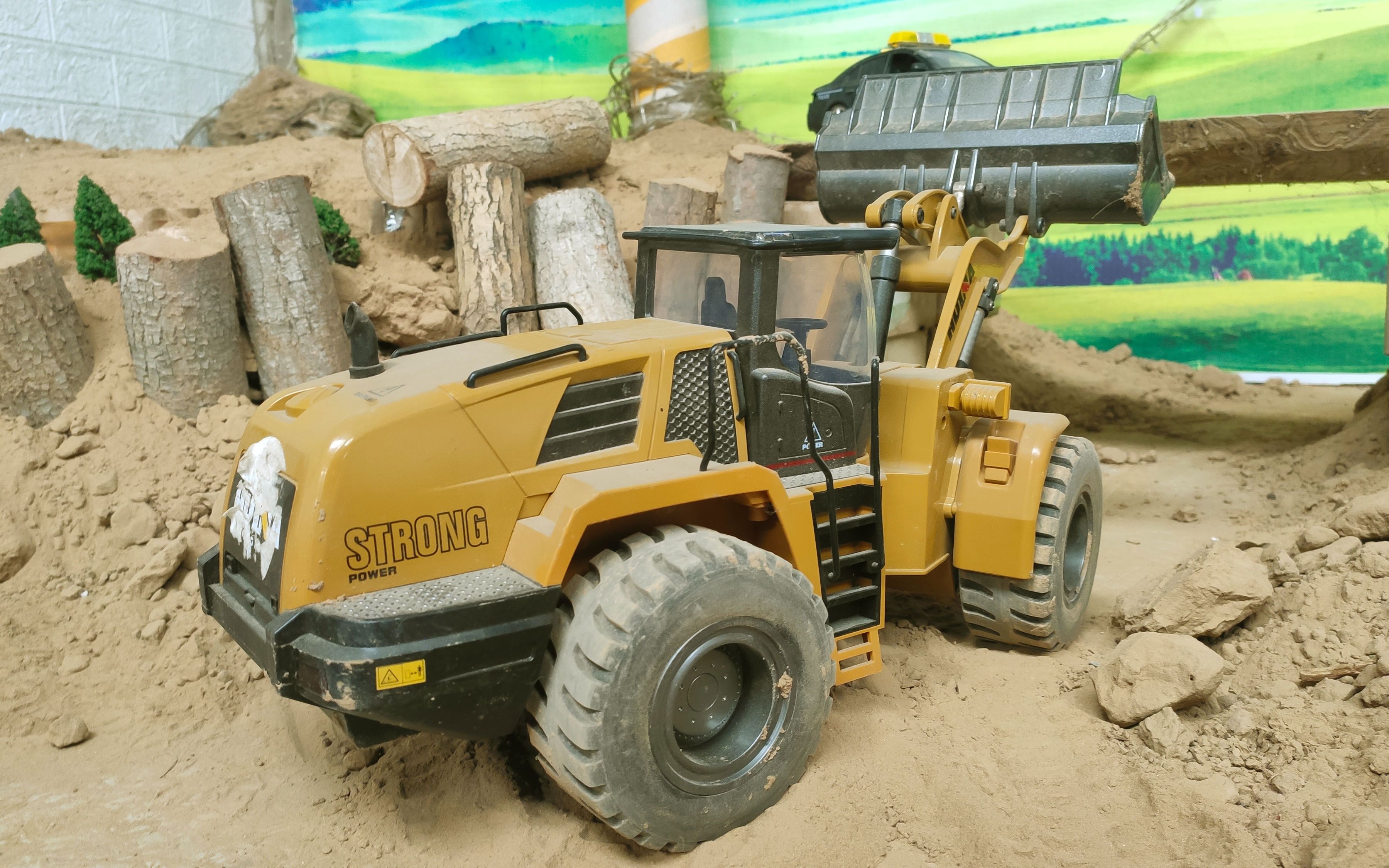 铲车玩具日常,用来铲木头