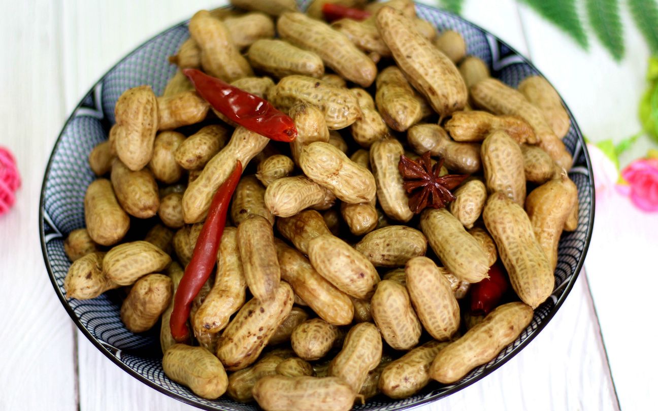 水煮花生好吃有诀窍,鲜香入味做法简单,比烧烤店的好吃_哔哩哔哩 (゜