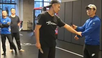 匕首训练12 被人控制住非持械手时怎么应对