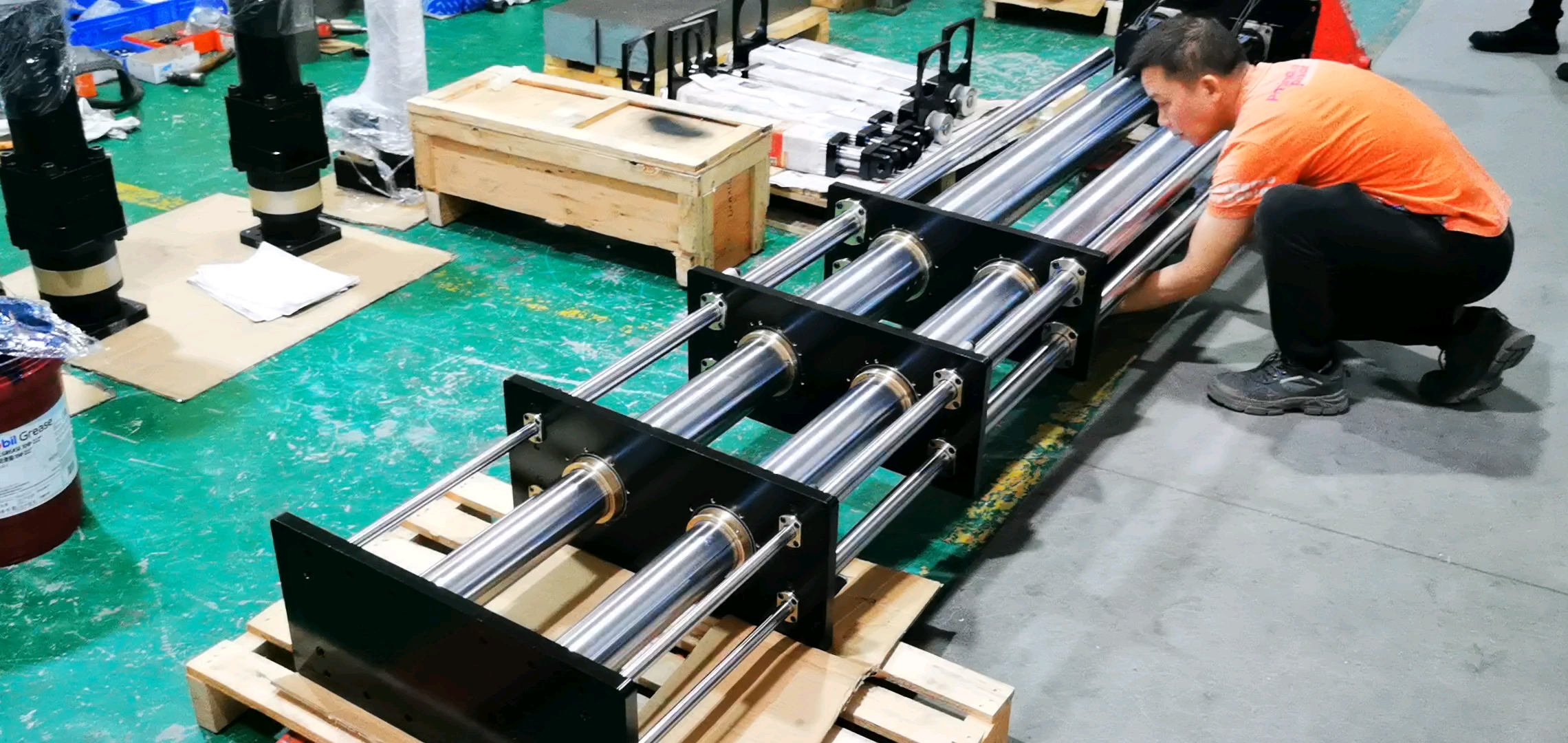 143系列多节电动缸 三节伸缩 底板安装2.3推力 3700行程 187速度