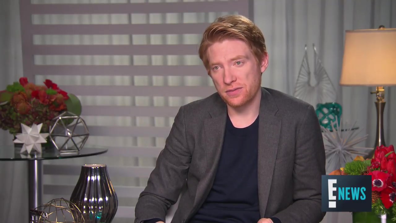 [图]【E! Live】Domhnall Gleeson 谈星战8相关 ( 提及Adam Driver ) ( 底端弹幕字幕 )