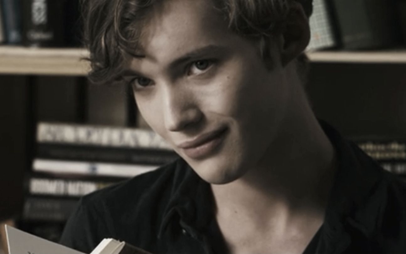 ggad青年中年神仙颜值六尺之下深埋殆尽之爱sixfeetunder