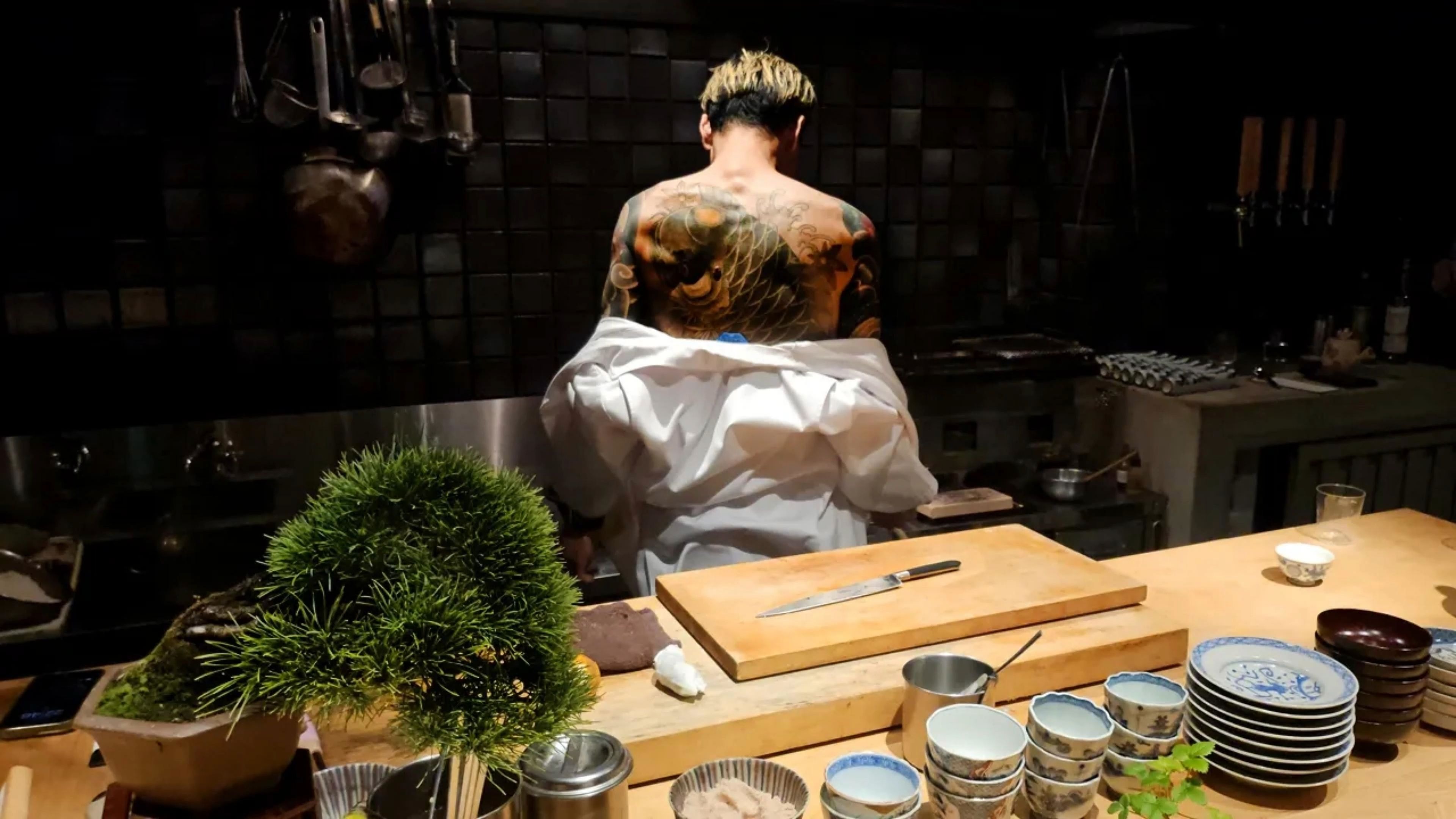 请不要以貌取人,我不是黑社会!我只是热爱纹身和料理!