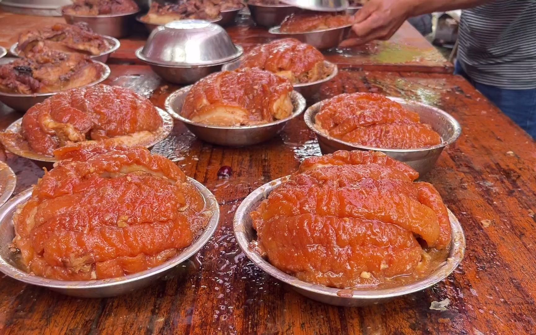 广西农村小伙结婚办100桌酒席扣肉是标杆大山又来献丑了