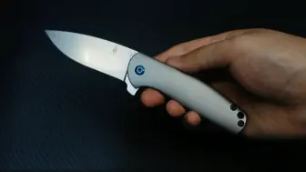 Video herunterladen: 现图  亲民级 KIZER 凯泽双子座 Ki3471全长：184mm 刃长：79.5mm 刃材：CPM-S35VN 硬度：58HRC表面处理：石洗