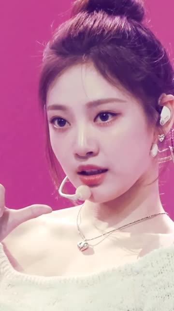 宁艺卓怼脸直拍