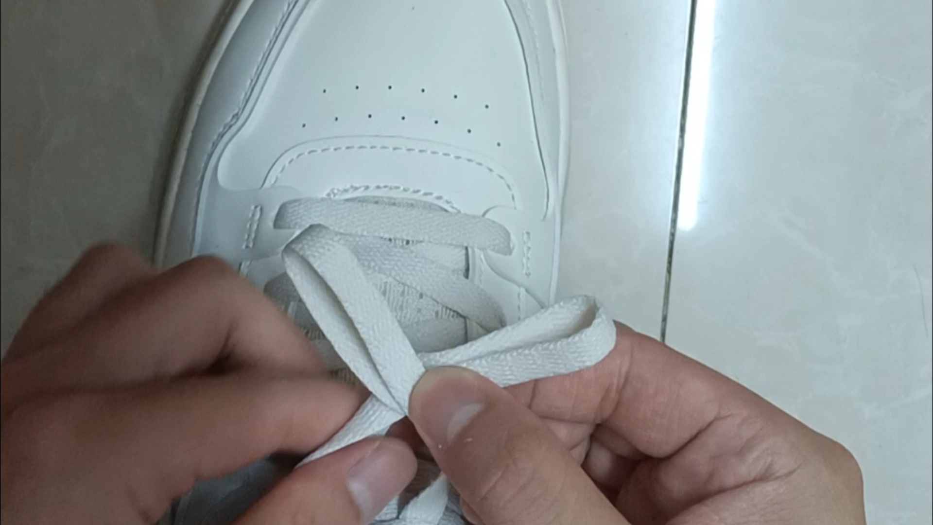 使用的系鞋带方法伊恩安全结