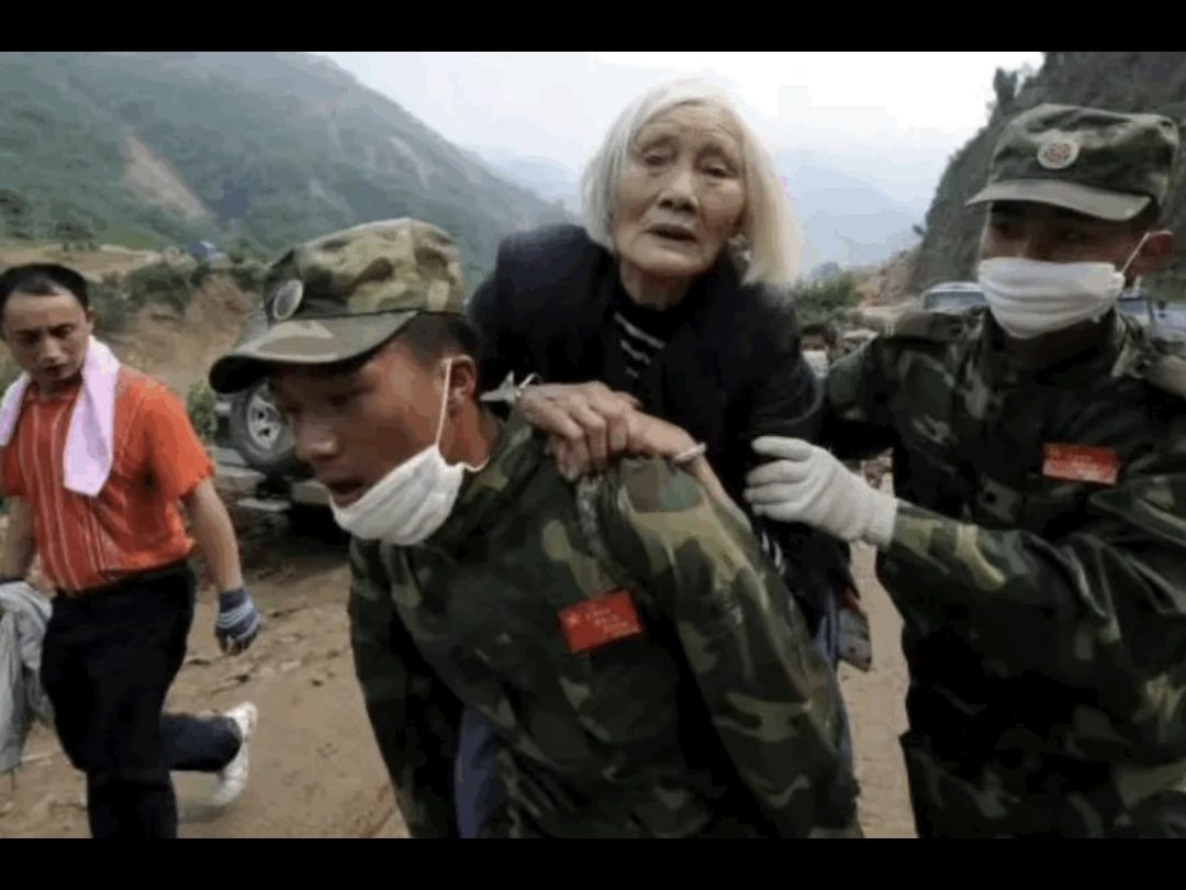 钢铁的伟人已经离去,但伟人的钢铁还在守护人民!解放军是伟人留给人民的遗产.哔哩哔哩bilibili