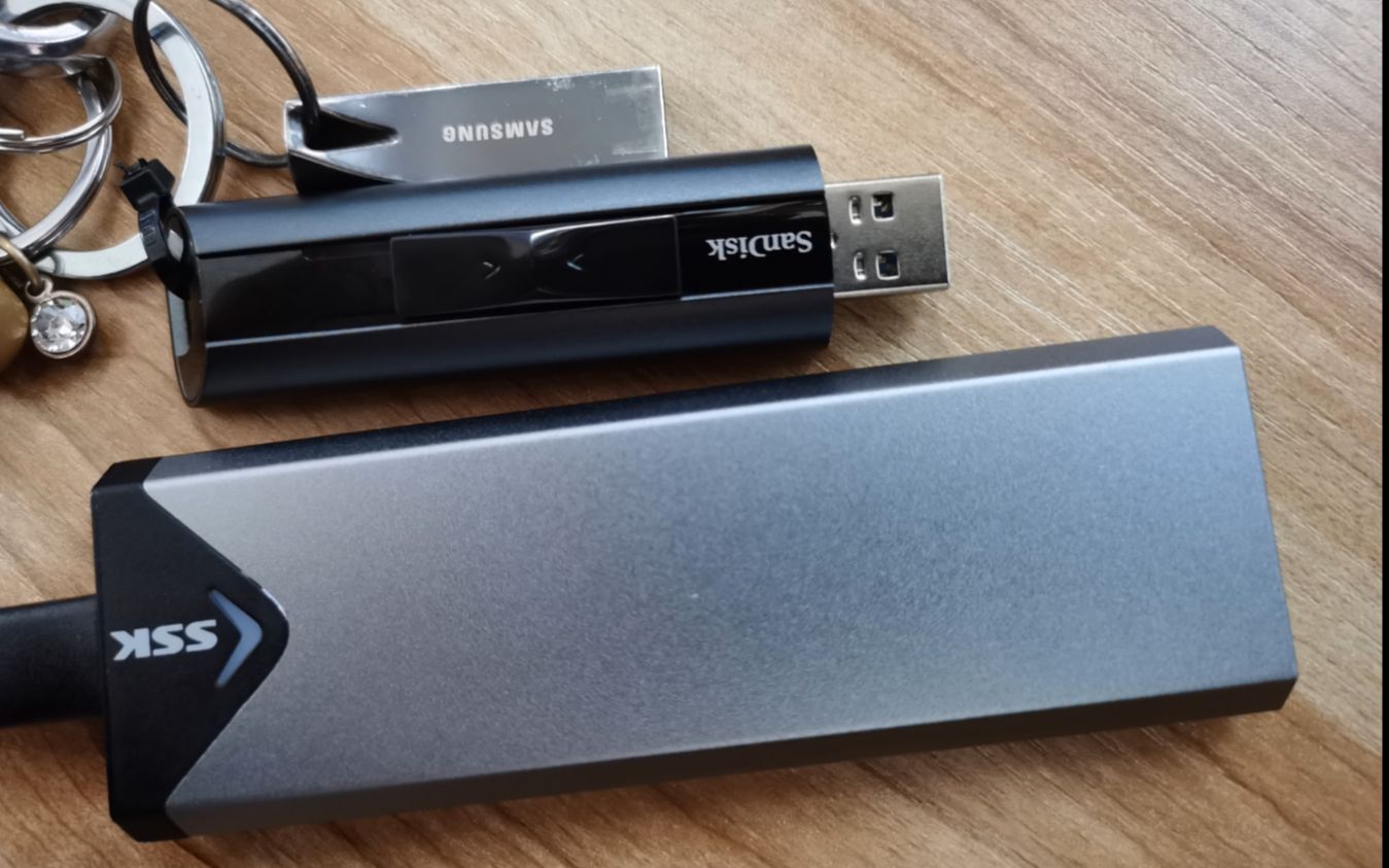 闪迪sandiskcz880固态u盘三星baru盘ssk移动硬盘盒测试