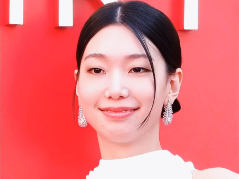 今日演员李皓京打卡"tir tir"快闪店拍摄活动.