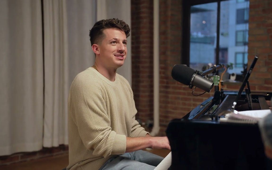 [图]Charlie Puth 用钢琴弹奏恋爱的旋律