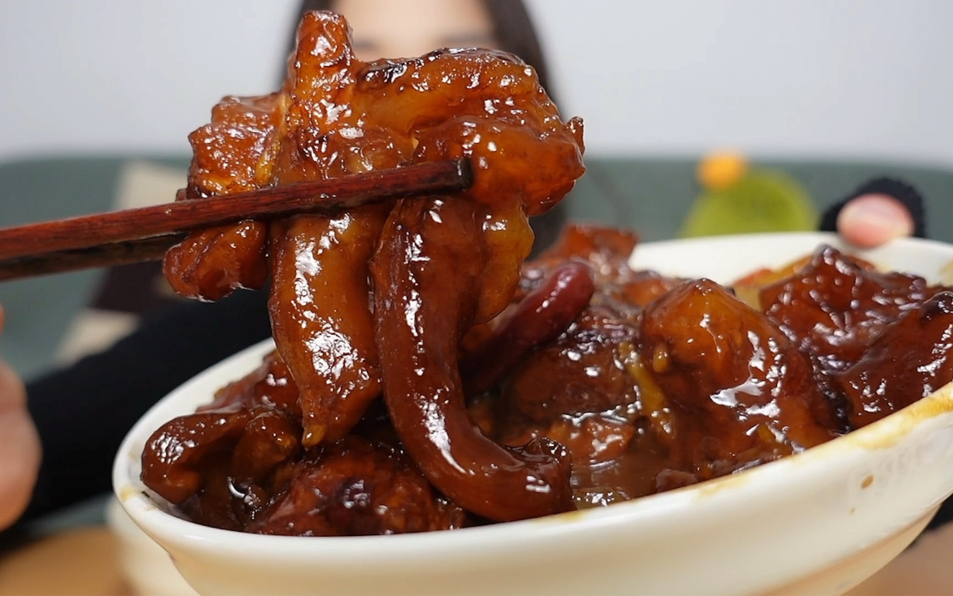 牛蹄筋的功效(牛蹄筋的功效大揭秘,让你健康无忧)