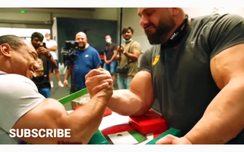 勒万就是腕力的no.1 ,即使是巅峰丹尼斯也很难将其击败