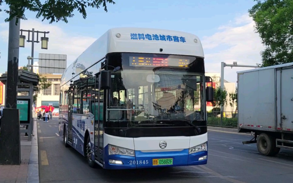 [全国少见的川流12米氢气]大同公交601路xml6125jfcevs0cx出站视频