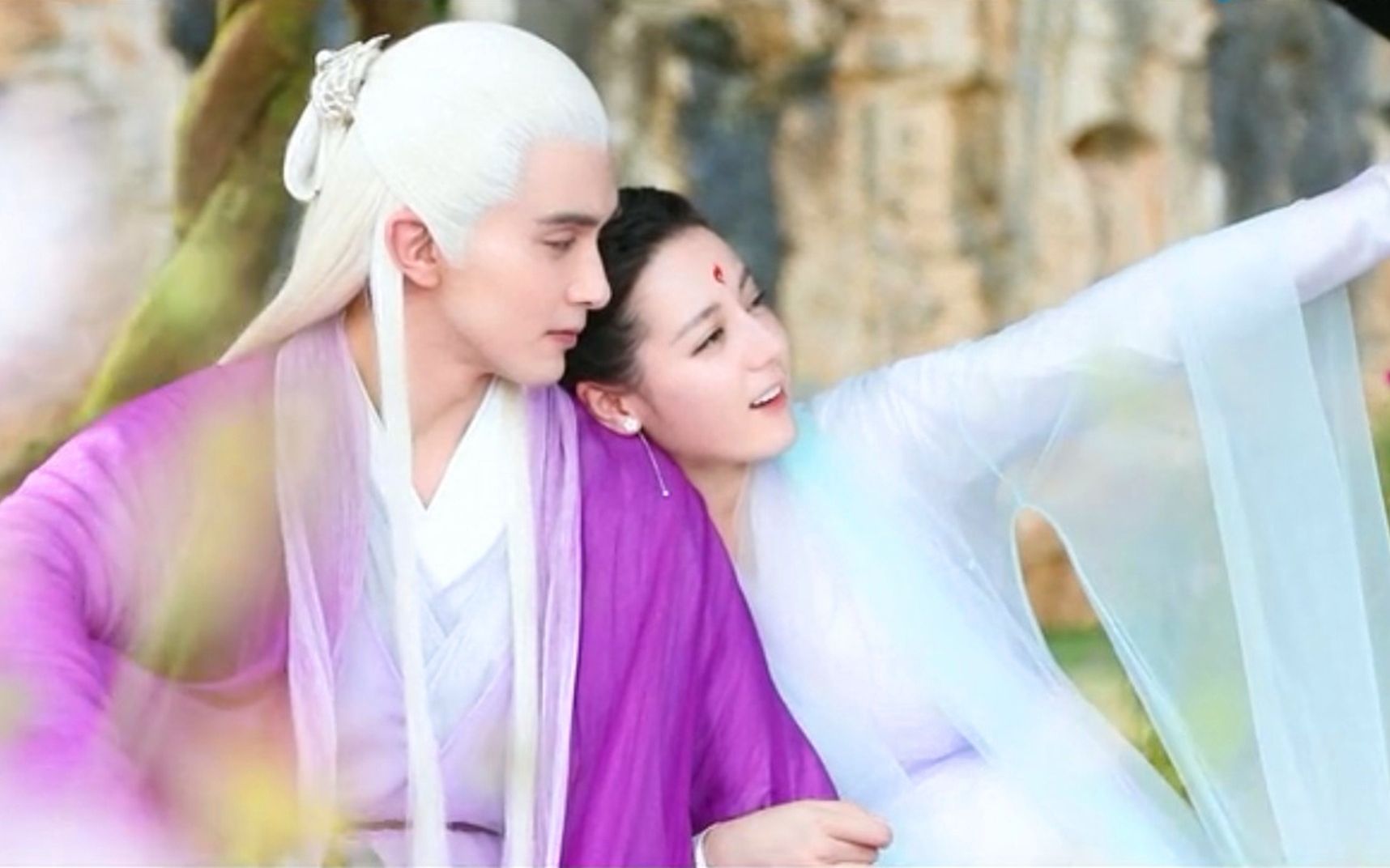 沉晔打碎阿兰若梦境,帝君抱走凤九带回家,搂胳膊靠肩画面超甜