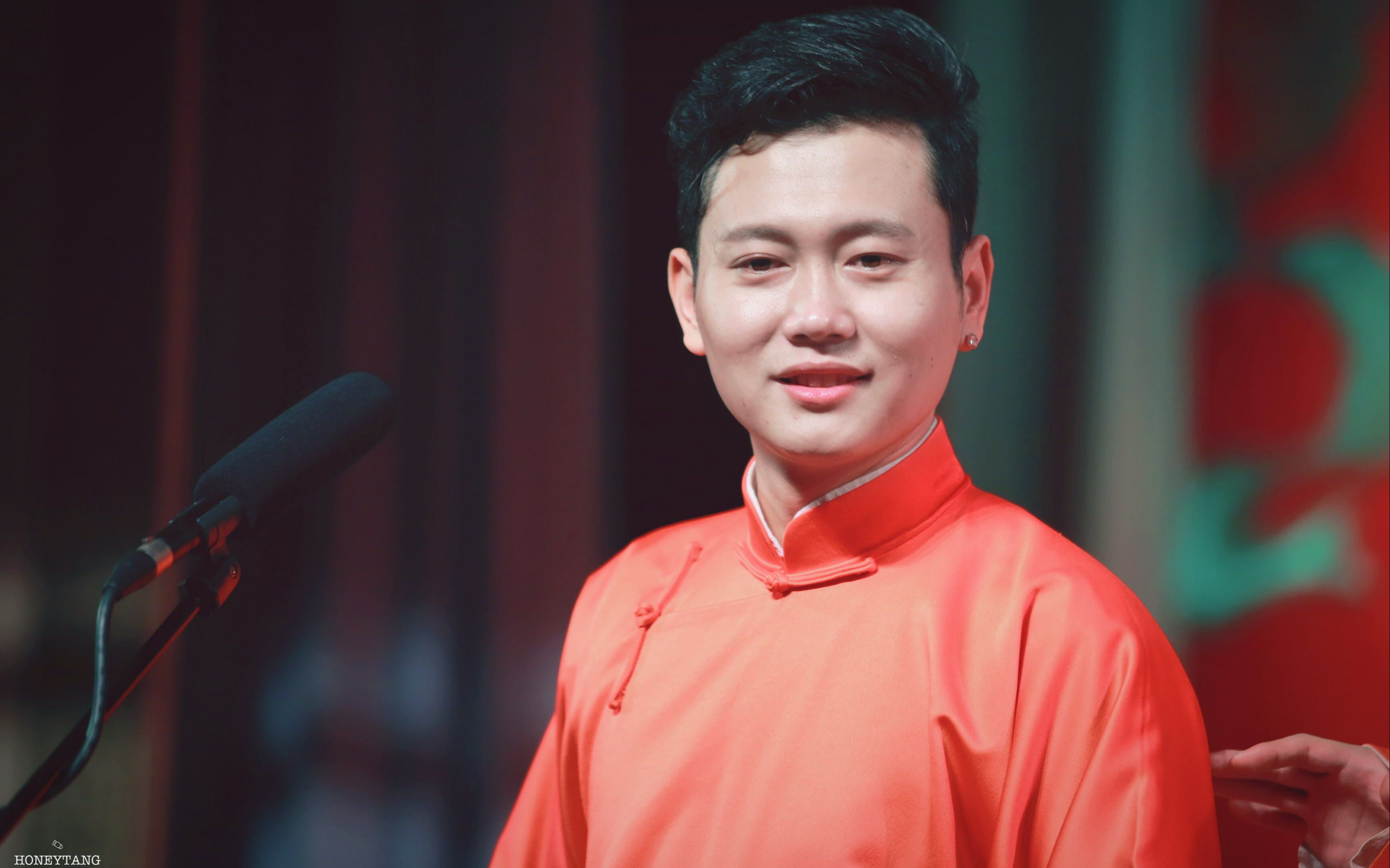 孟鹤堂偶像包袱有多重?跟孙越比谁的睫毛翘,眉毛纹的半永久