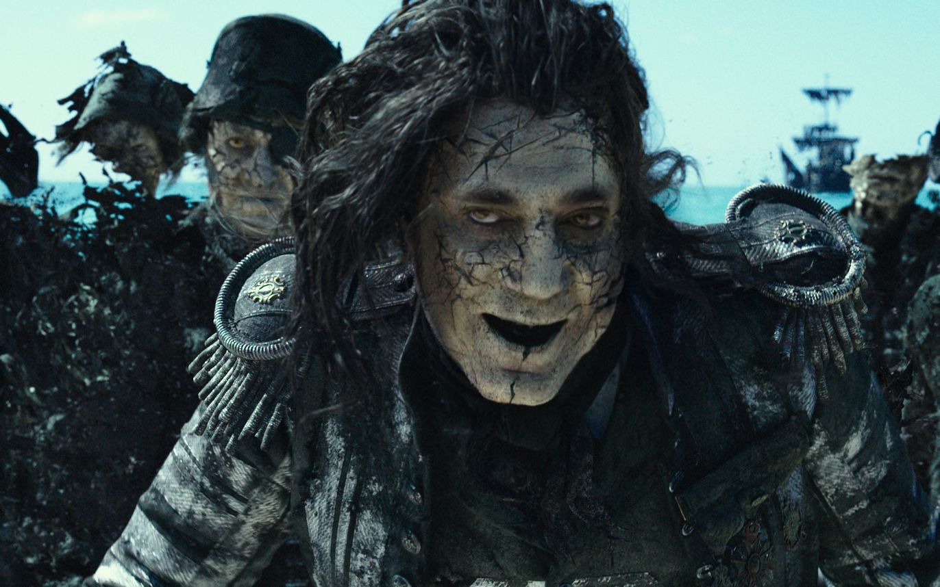 加勒比海盗5:杰克的宿敌变成活死人来寻仇,巴博萨为了女儿牺牲了